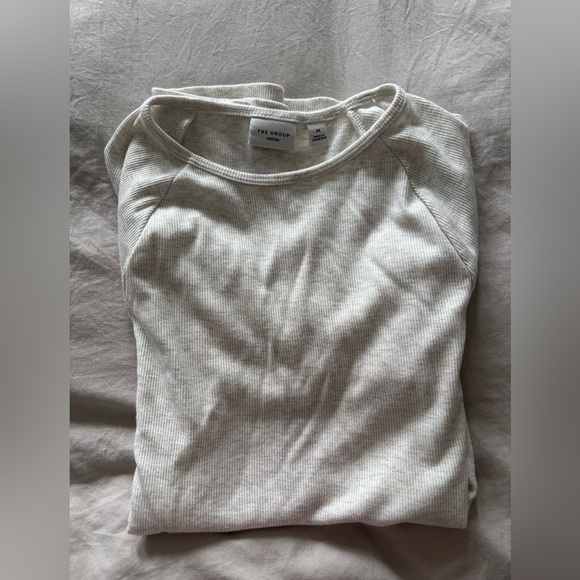 Aritzia  Scoop Neck Short Sleeve - Picture 1 of 2